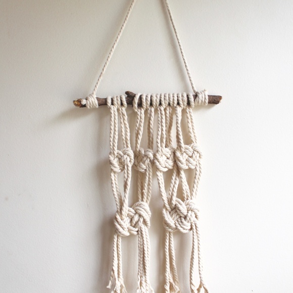 Hanging - Picture 4 of 4